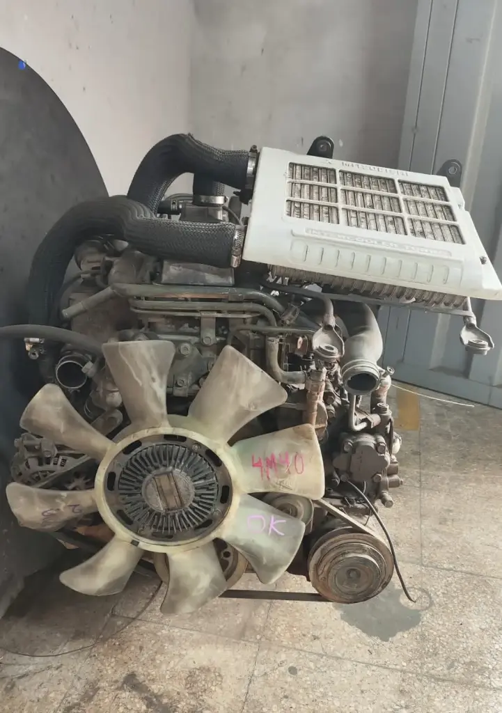 MOTOR 4M40 TurboIntercooler, con caja mecánica, bomba mecánica