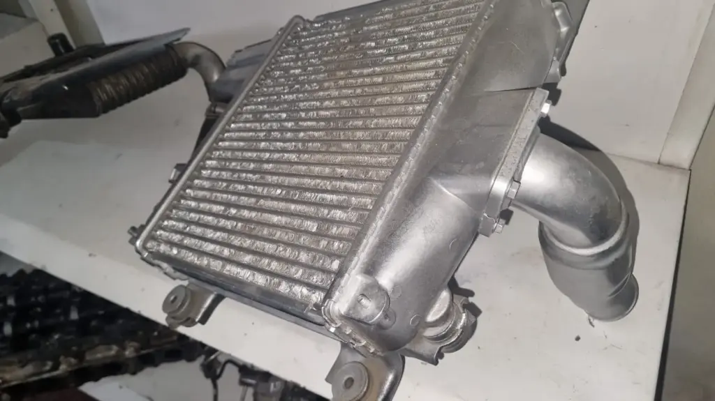 RADIADOR DE INTERCOOLER 1KD TOYOTA HILUX ORIGINAL